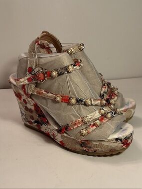 Golden Flower Perl Embellished Lace Wedge Sandals Sz 10 Artsy Unique Party Fairy